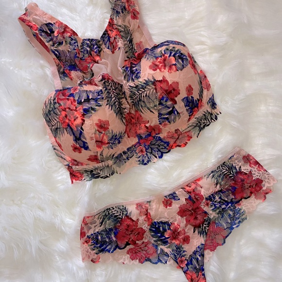 PINK Victoria's Secret Other - Victoria’s Secret PINK - Lace Bralette - Size S-DD
